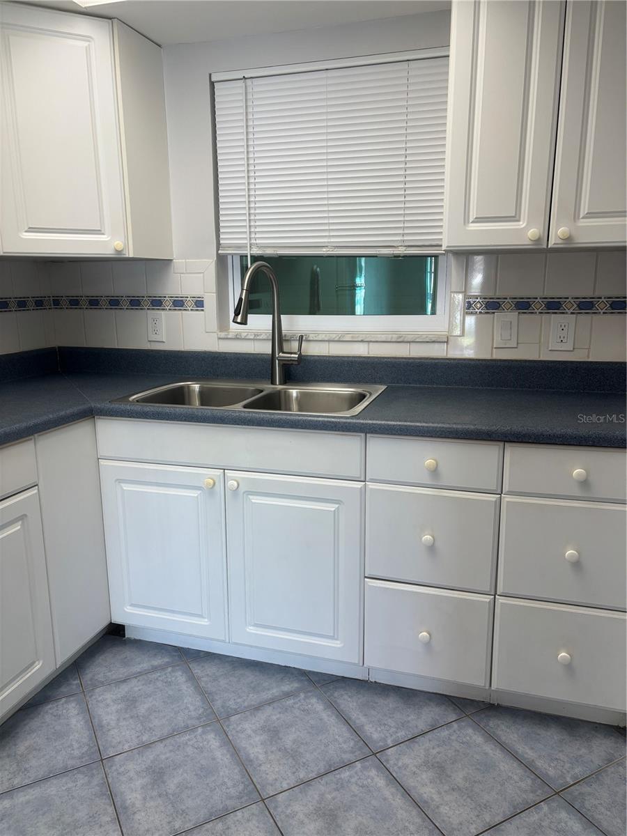 Image 7 of 20 For 3160 36th Street N 102