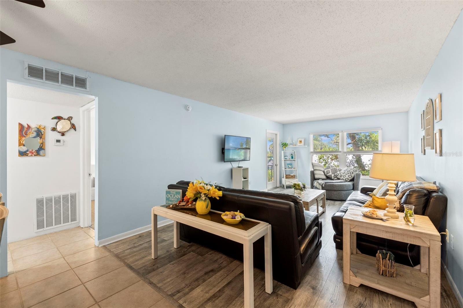 Image 11 of 39 For 12760 Indian Rocks Road 107