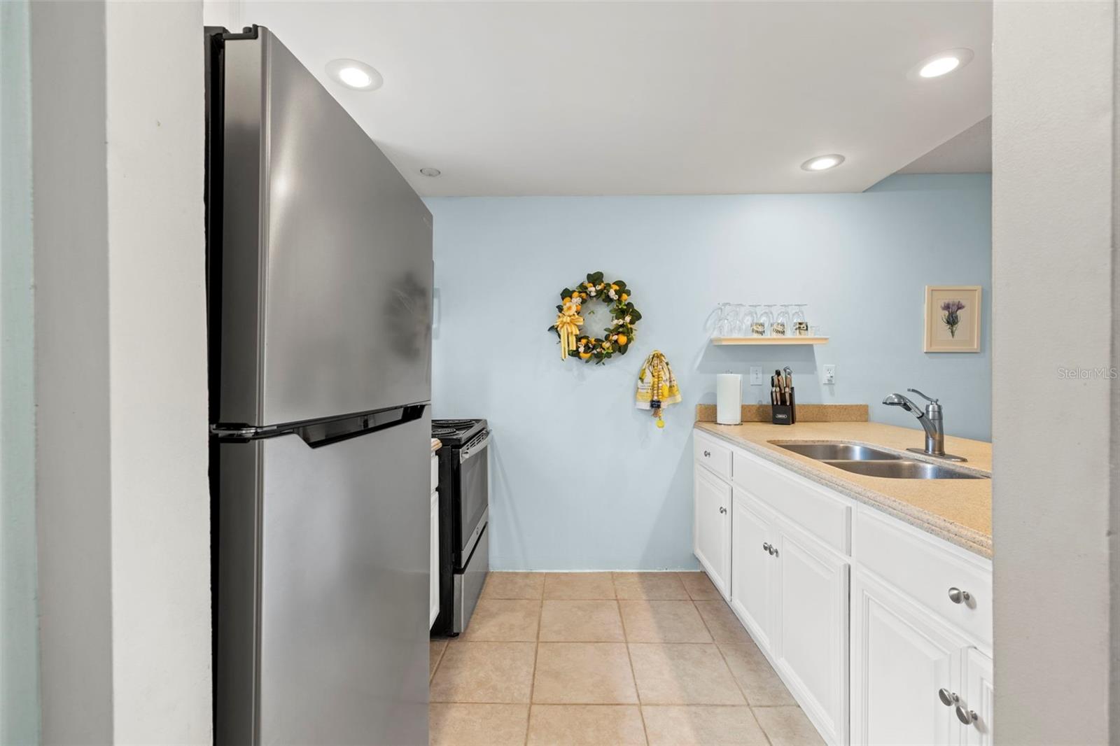 Image 12 of 39 For 12760 Indian Rocks Road 107