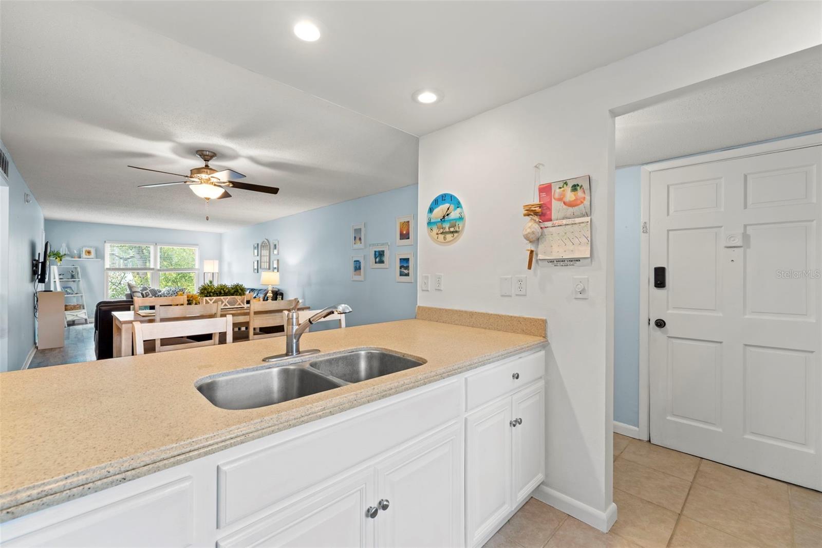 Image 14 of 39 For 12760 Indian Rocks Road 107