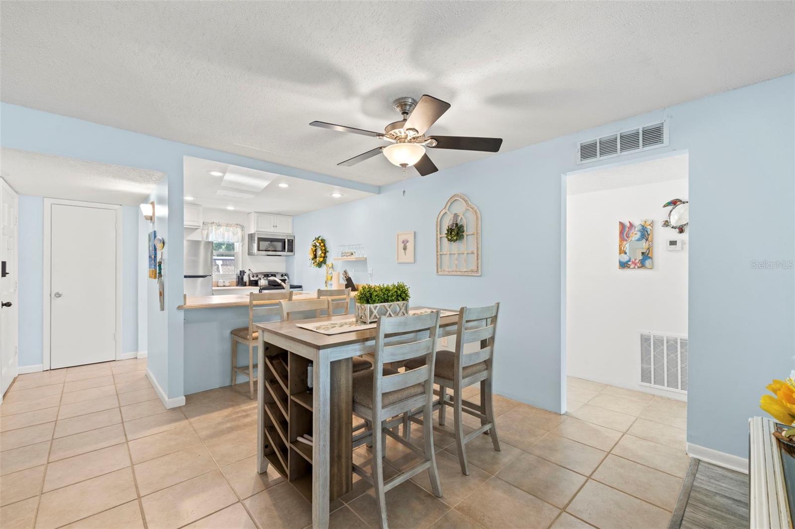 Image 17 of 39 For 12760 Indian Rocks Road 107
