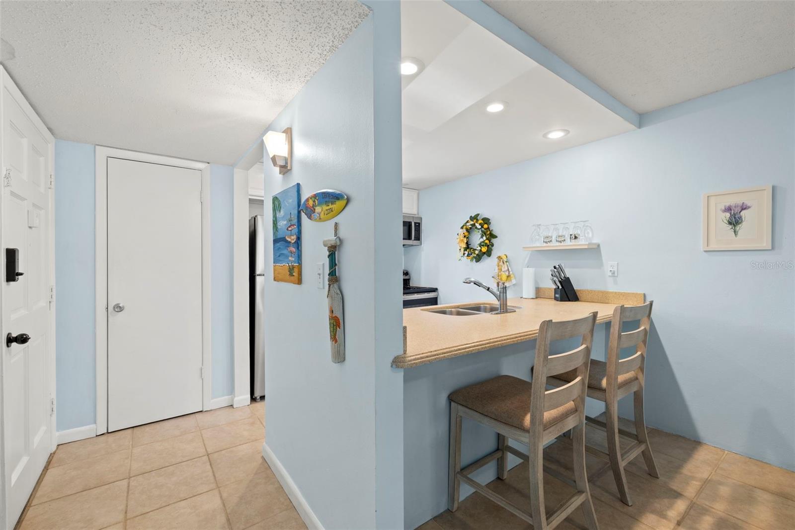 Image 18 of 39 For 12760 Indian Rocks Road 107