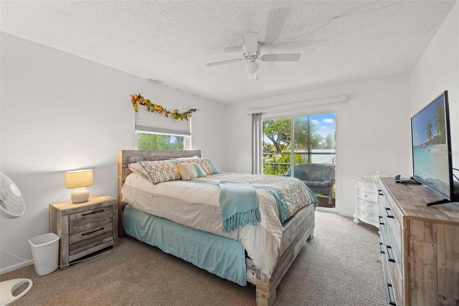 Image 28 of 39 For 12760 Indian Rocks Road 107