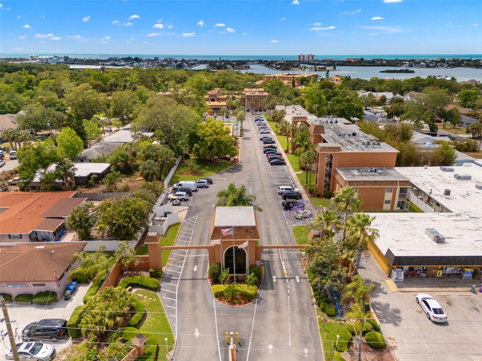 Image 32 of 39 For 12760 Indian Rocks Road 107