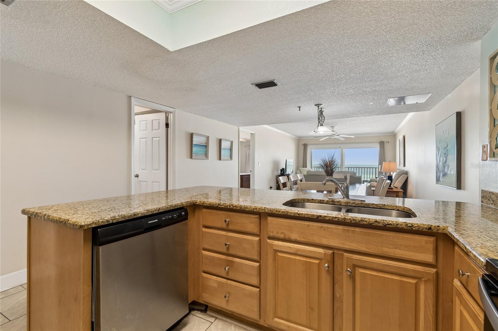 Image 11 of 68 For 19418 Gulf Boulevard 204