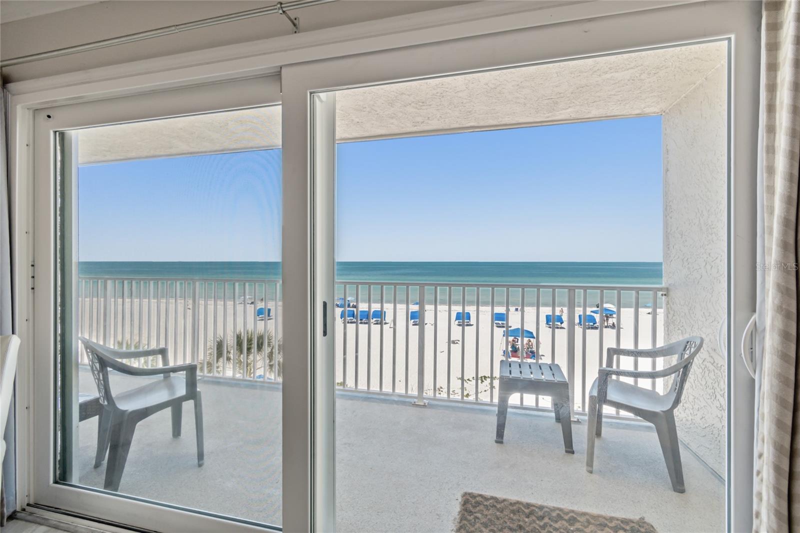 Image 17 of 68 For 19418 Gulf Boulevard 204