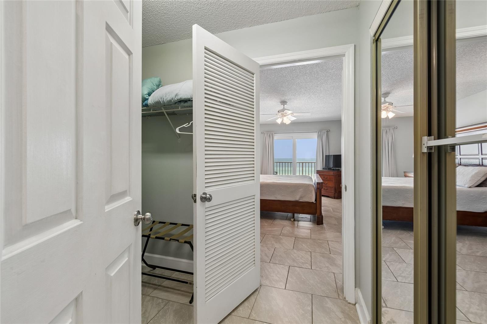 Image 33 of 68 For 19418 Gulf Boulevard 204