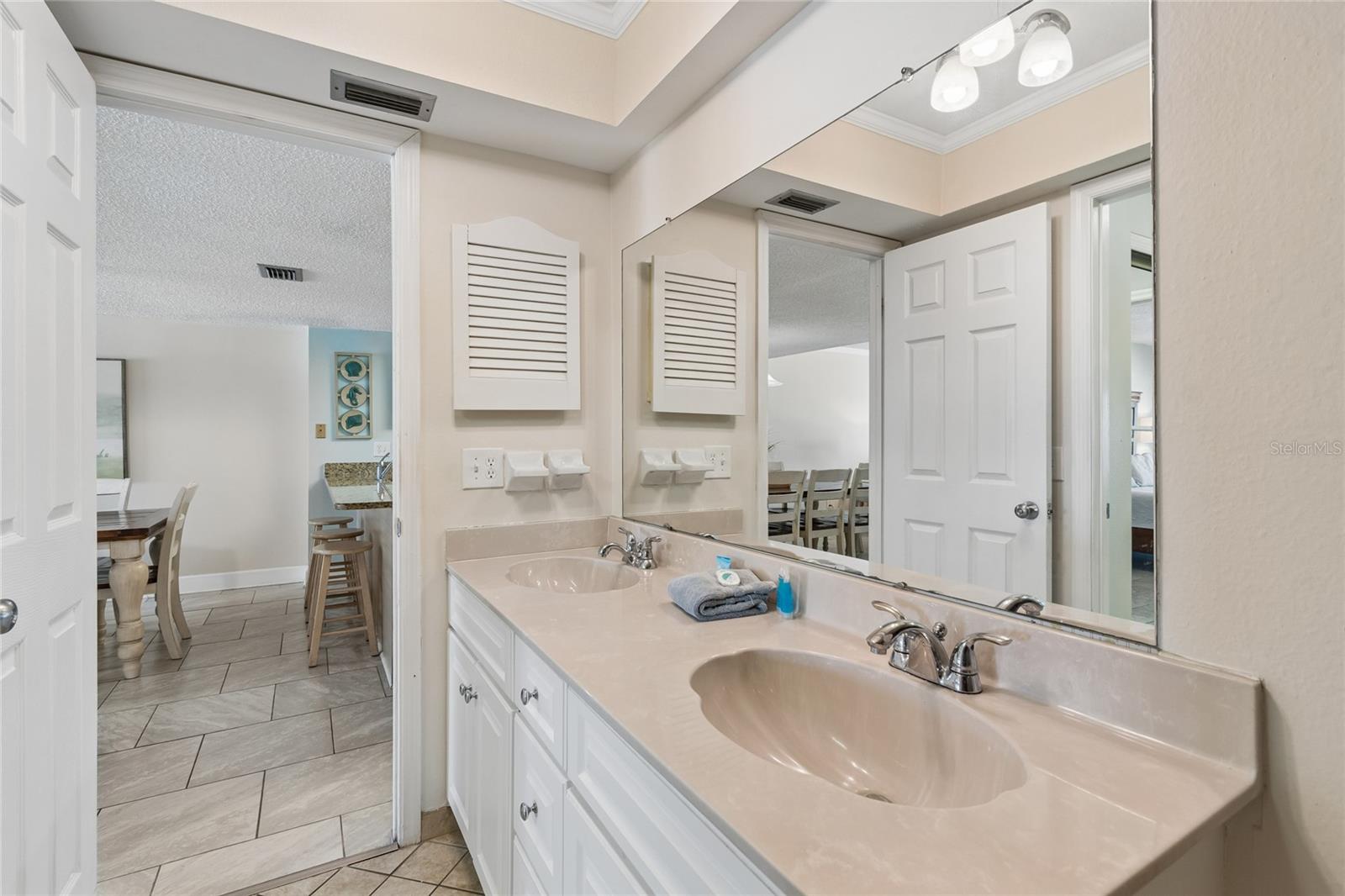 Image 36 of 68 For 19418 Gulf Boulevard 204