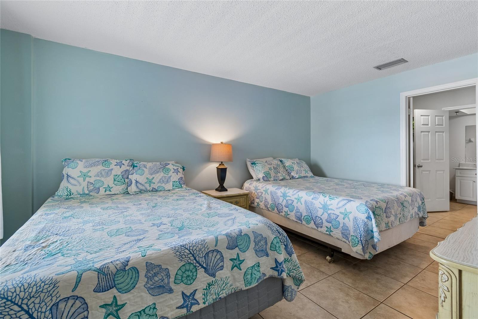 Image 40 of 68 For 19418 Gulf Boulevard 204