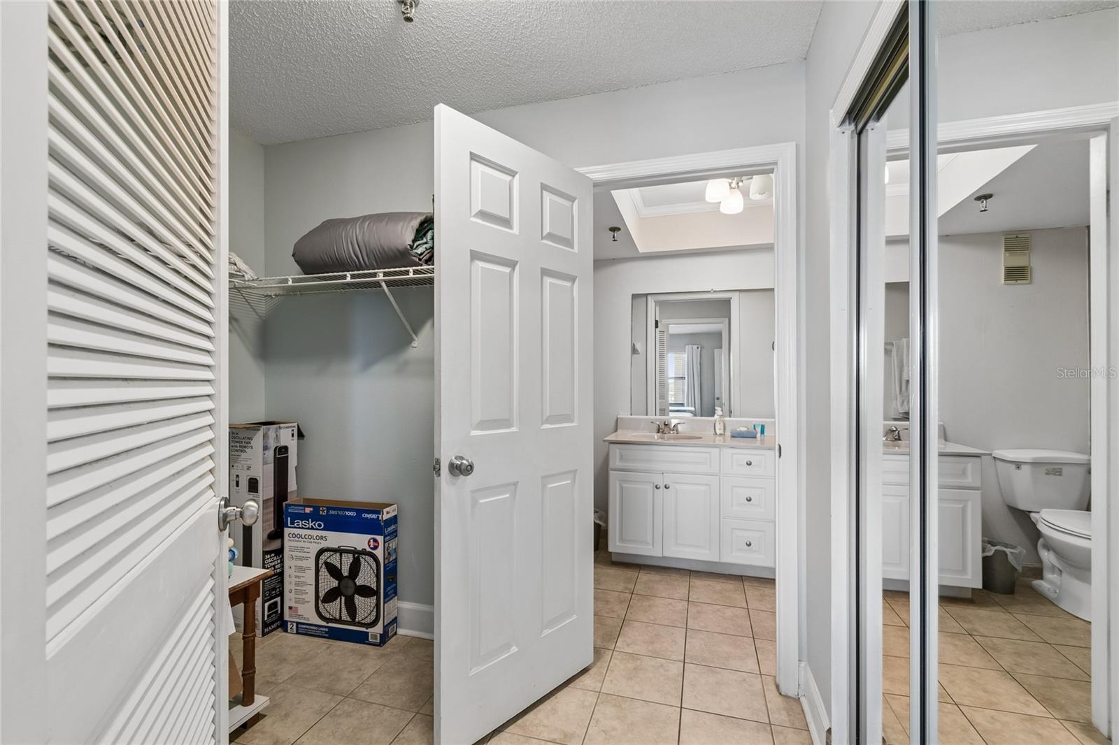 Image 41 of 68 For 19418 Gulf Boulevard 204