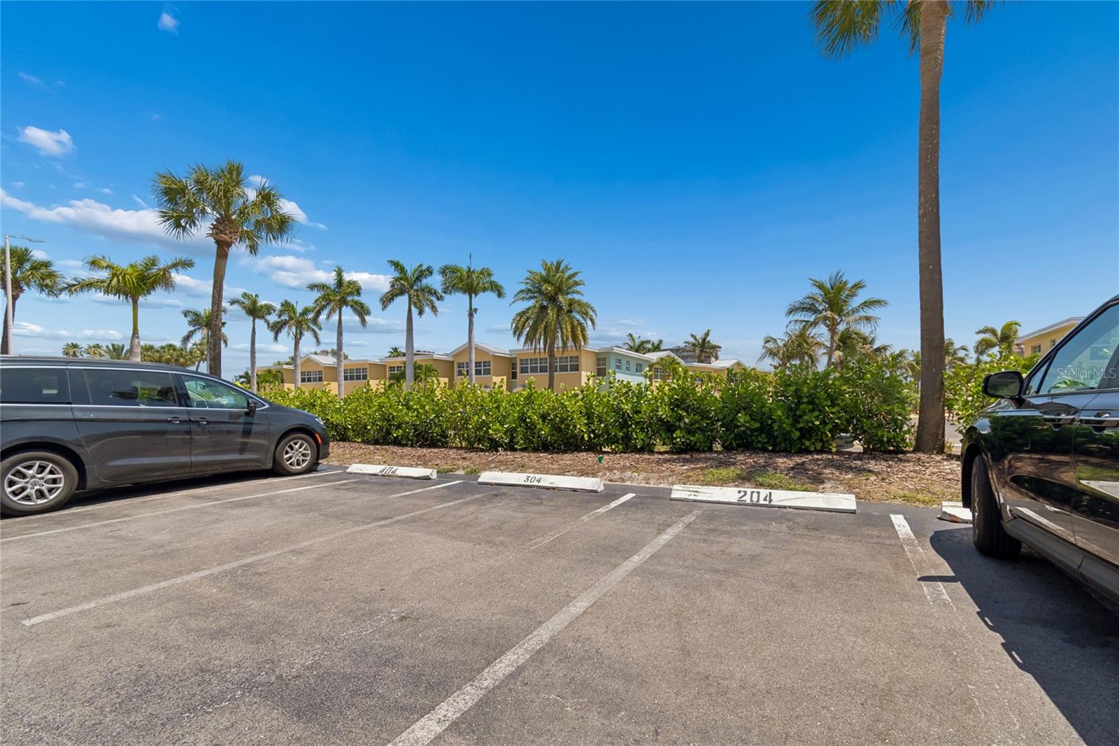 Image 46 of 68 For 19418 Gulf Boulevard 204