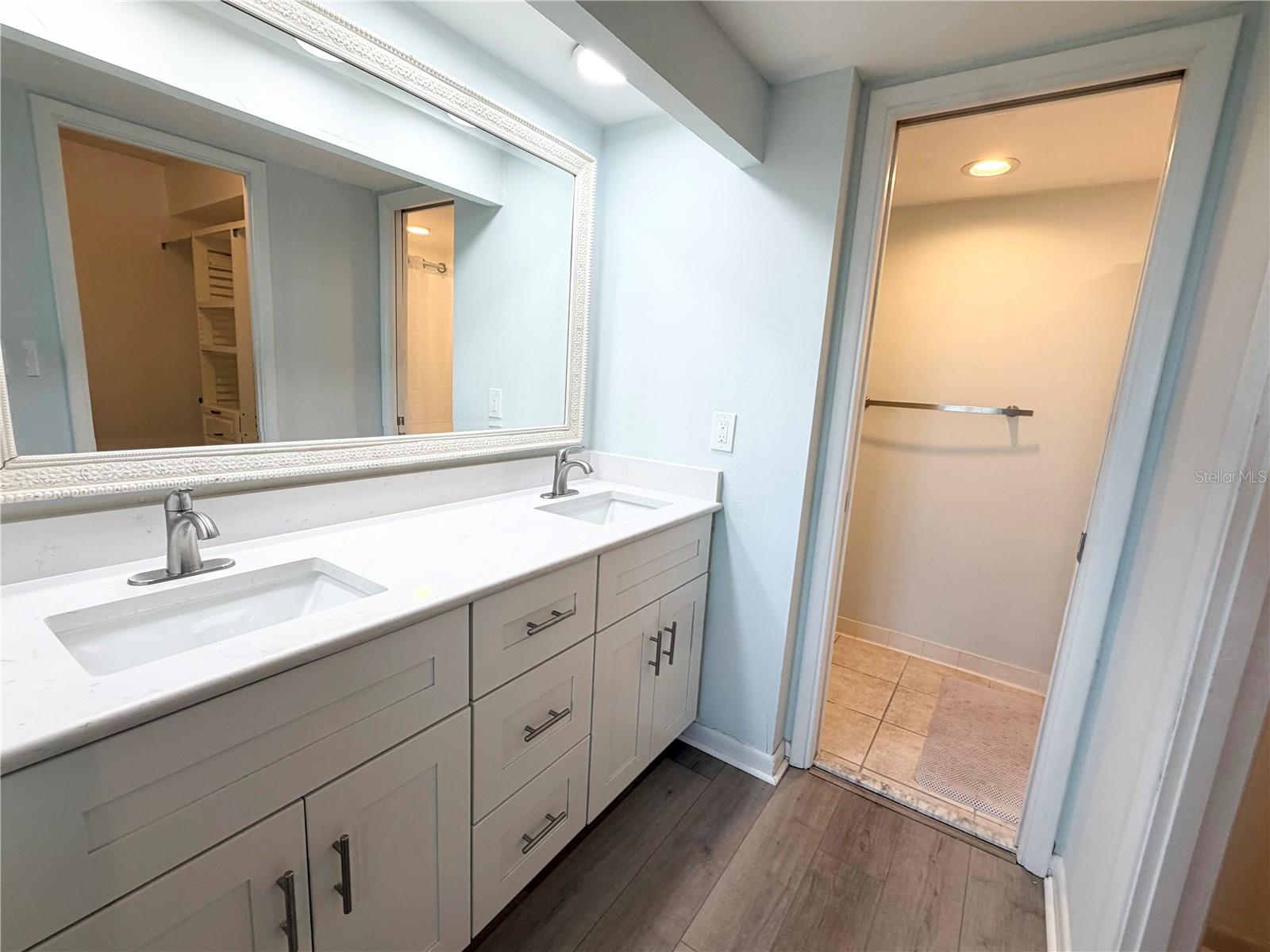 Image 17 of 34 For 2617 Cove Cay Drive 407