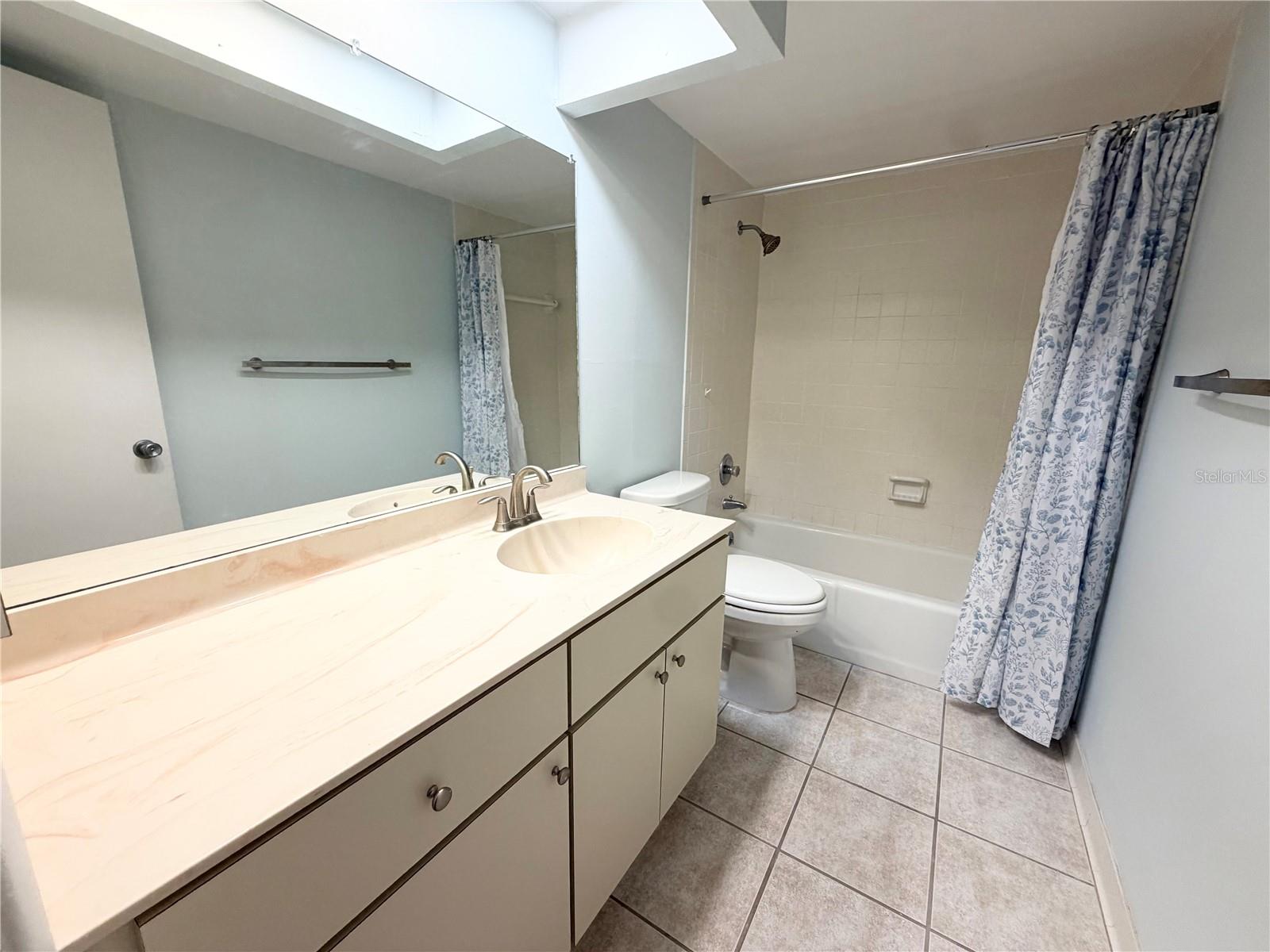 Image 22 of 34 For 2617 Cove Cay Drive 407