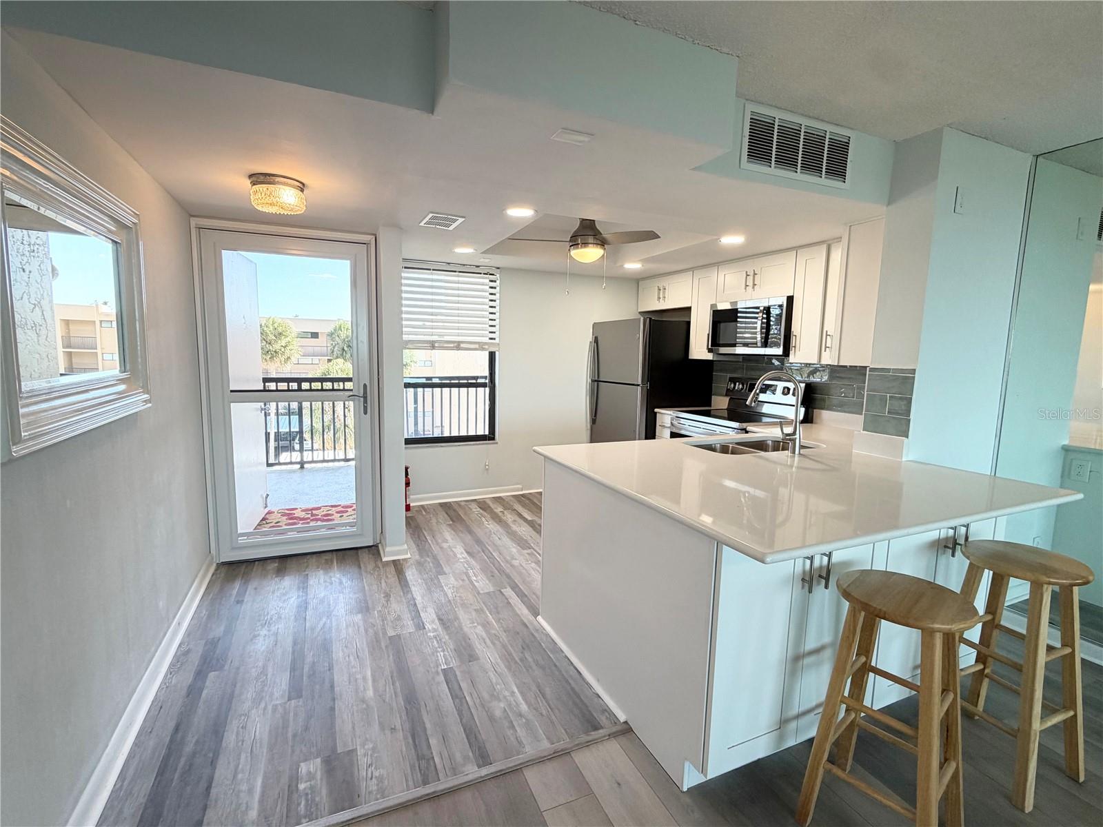 Image 4 of 34 For 2617 Cove Cay Drive 407