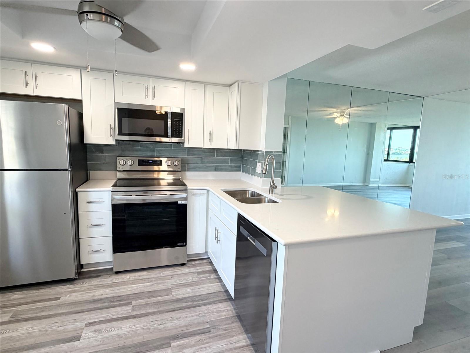 Image 5 of 34 For 2617 Cove Cay Drive 407