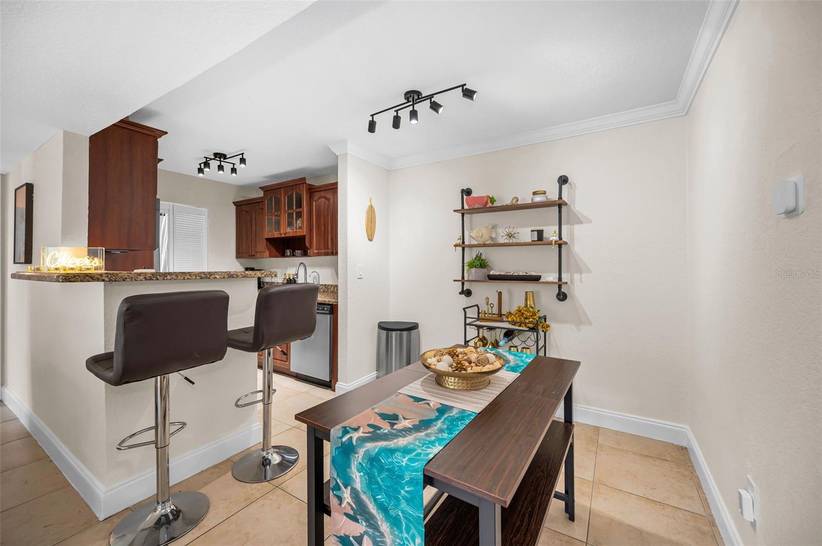 Image 3 of 41 For 455 Alt 19 S 83