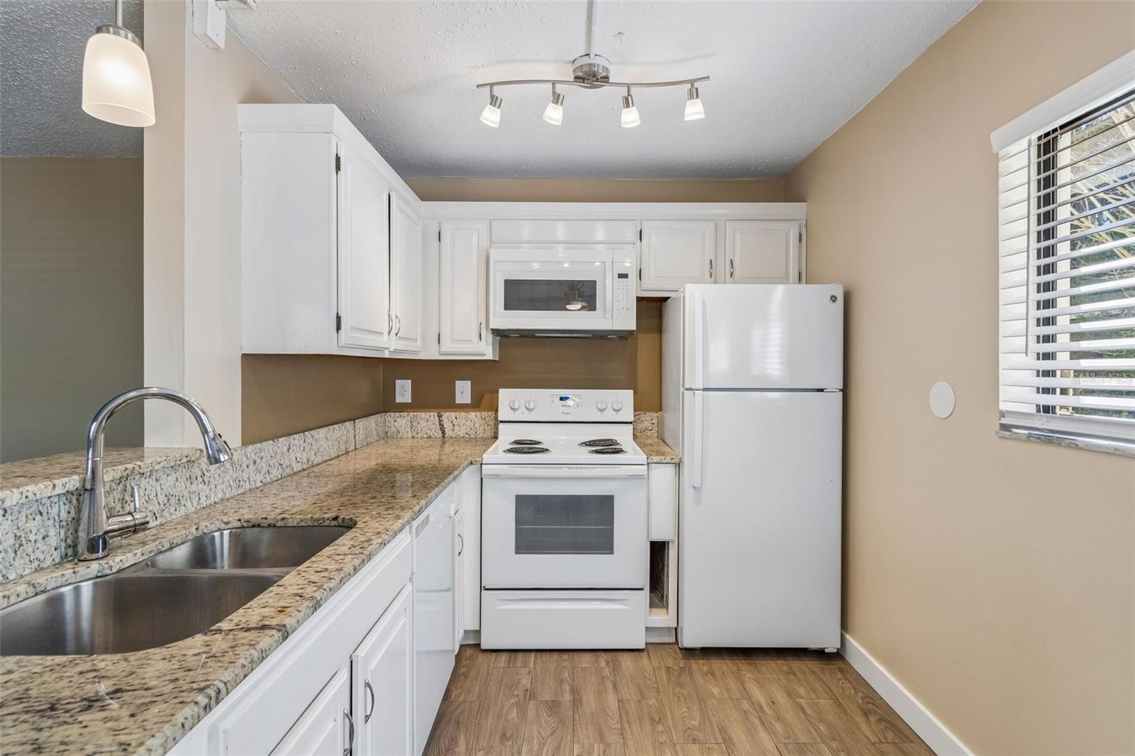 Image 19 of 100 For 3300 Fox Chase Circle N 202