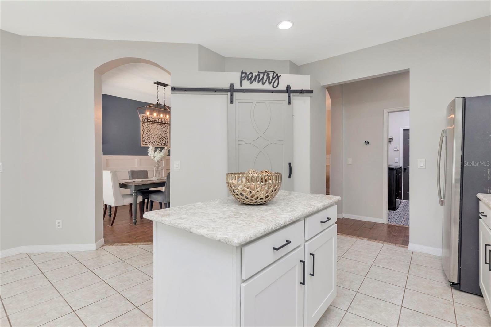 Listing photo id 12 for 12012 Northumberland Drive