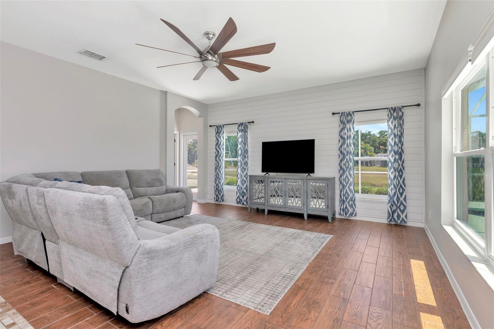 Listing photo id 13 for 12012 Northumberland Drive