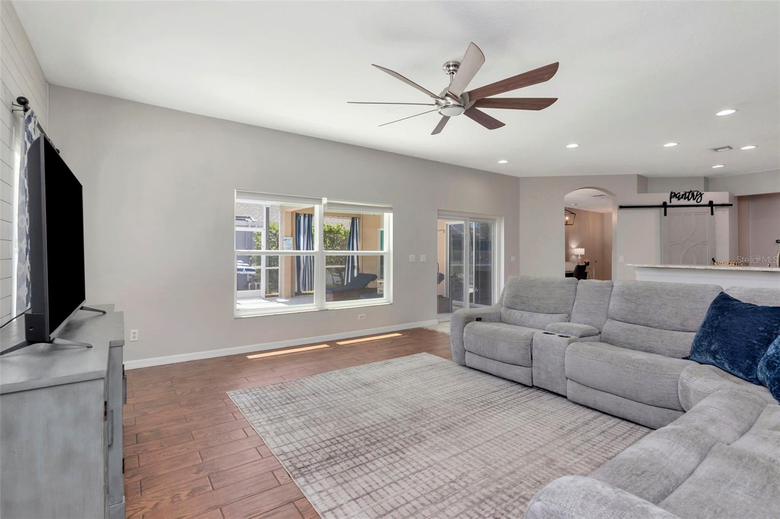 Listing photo id 15 for 12012 Northumberland Drive