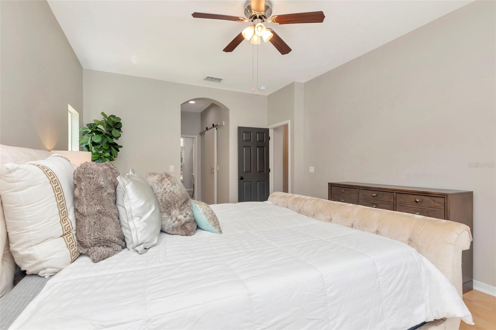 Listing photo id 18 for 12012 Northumberland Drive