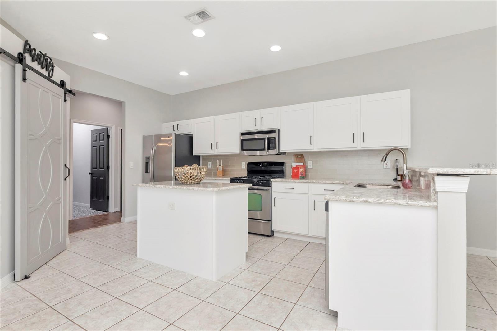 Listing photo id 6 for 12012 Northumberland Drive