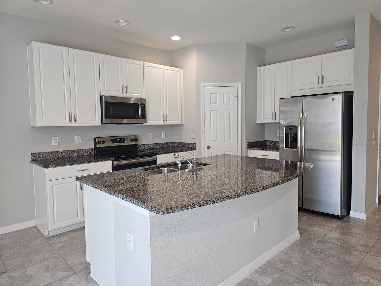 Image 6 of 17 For 7113 Grand Elm Drive