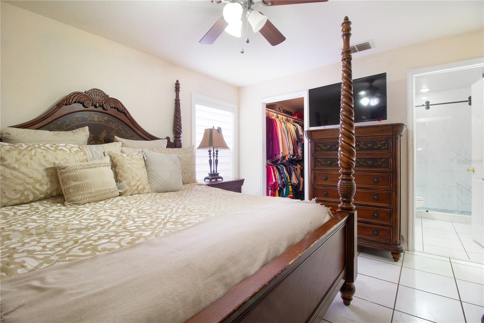 Image 13 of 34 For 6914 N Himes Ave