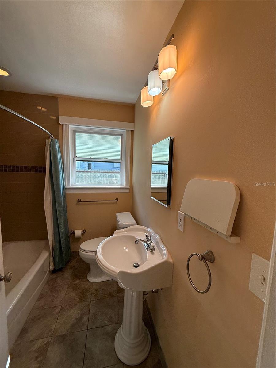 Image 13 of 18 For 4424 1st Avenue N