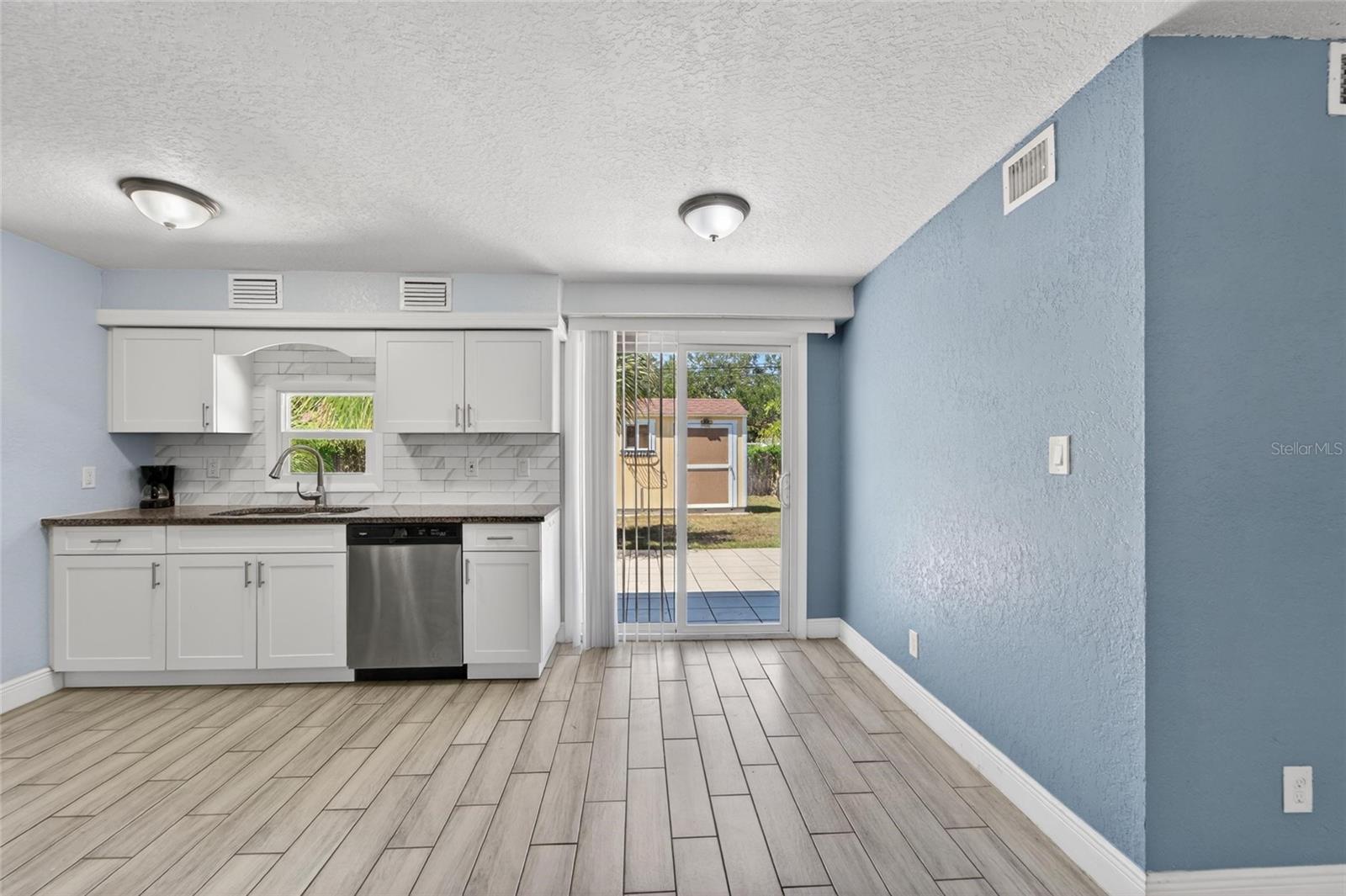 Image 10 of 42 For 10353 110th Avenue