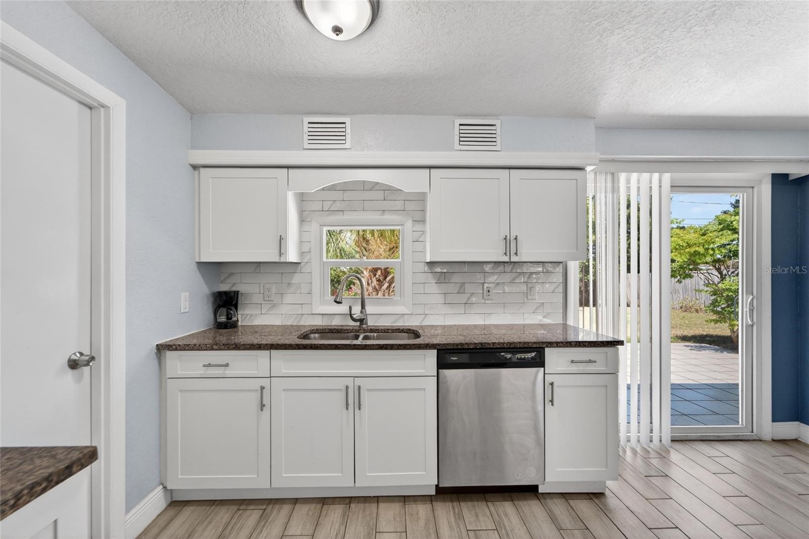 Image 11 of 42 For 10353 110th Avenue