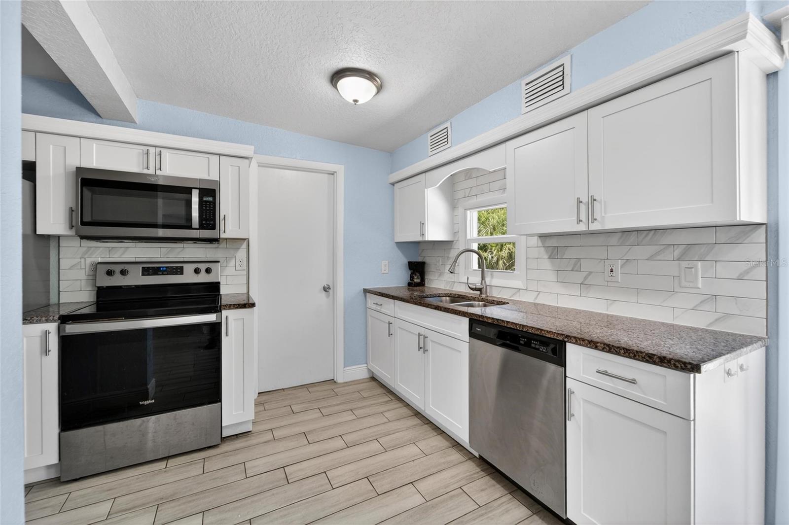 Image 12 of 42 For 10353 110th Avenue