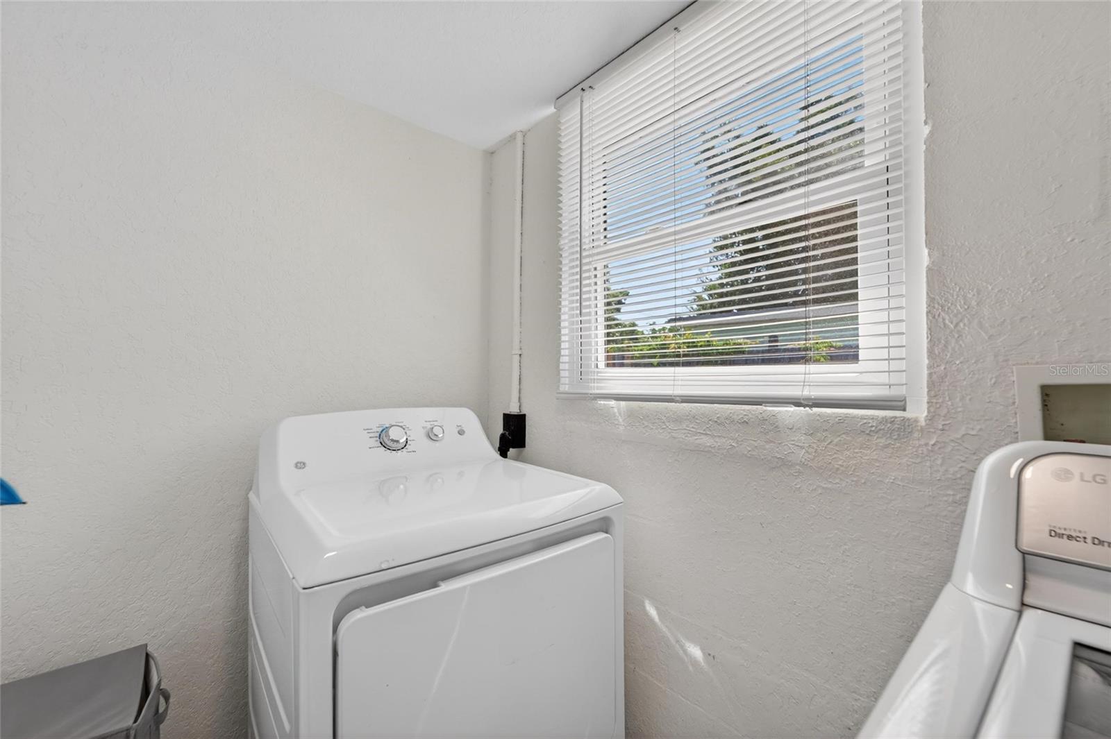 Image 17 of 42 For 10353 110th Avenue