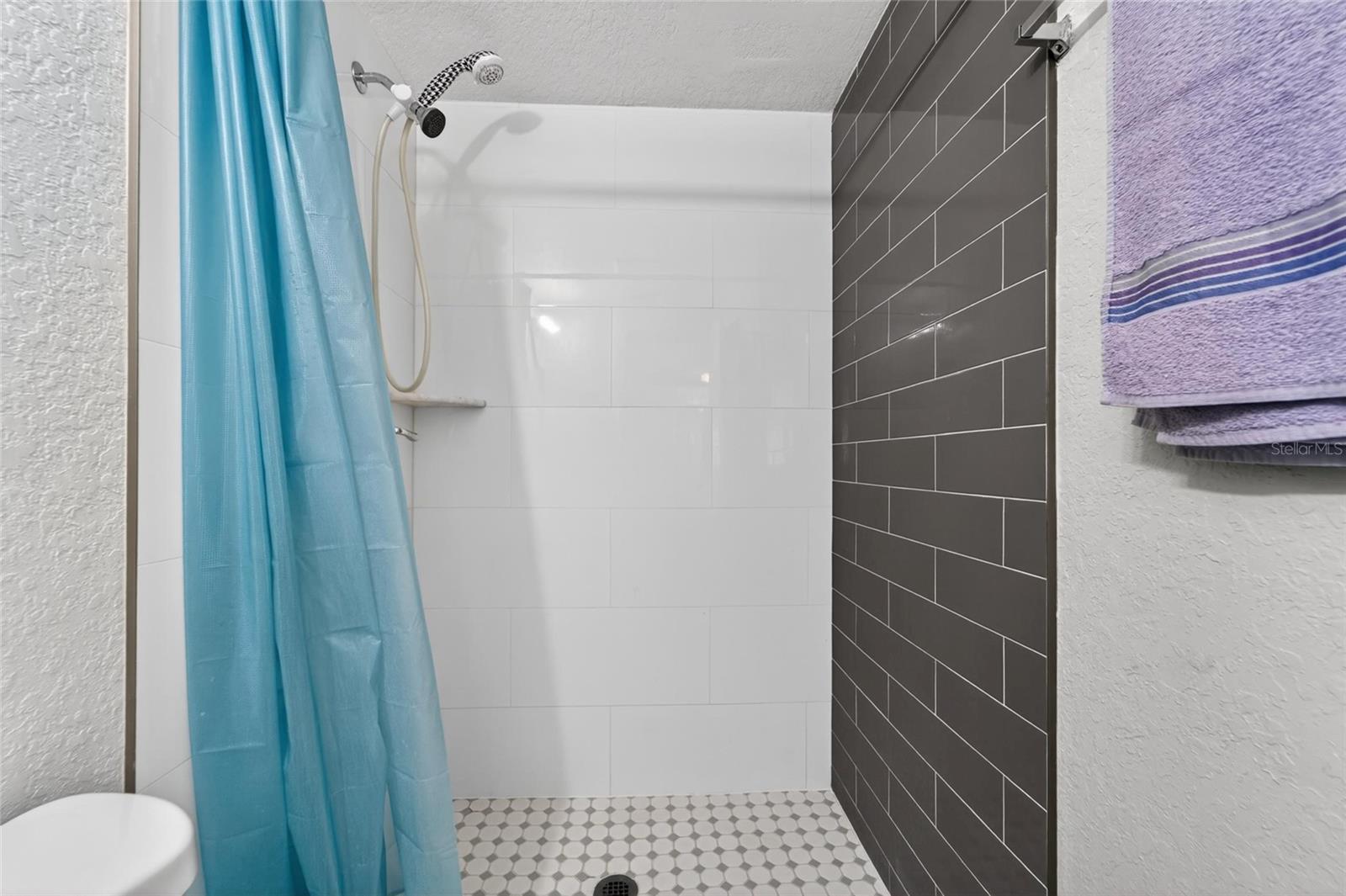 Image 21 of 42 For 10353 110th Avenue