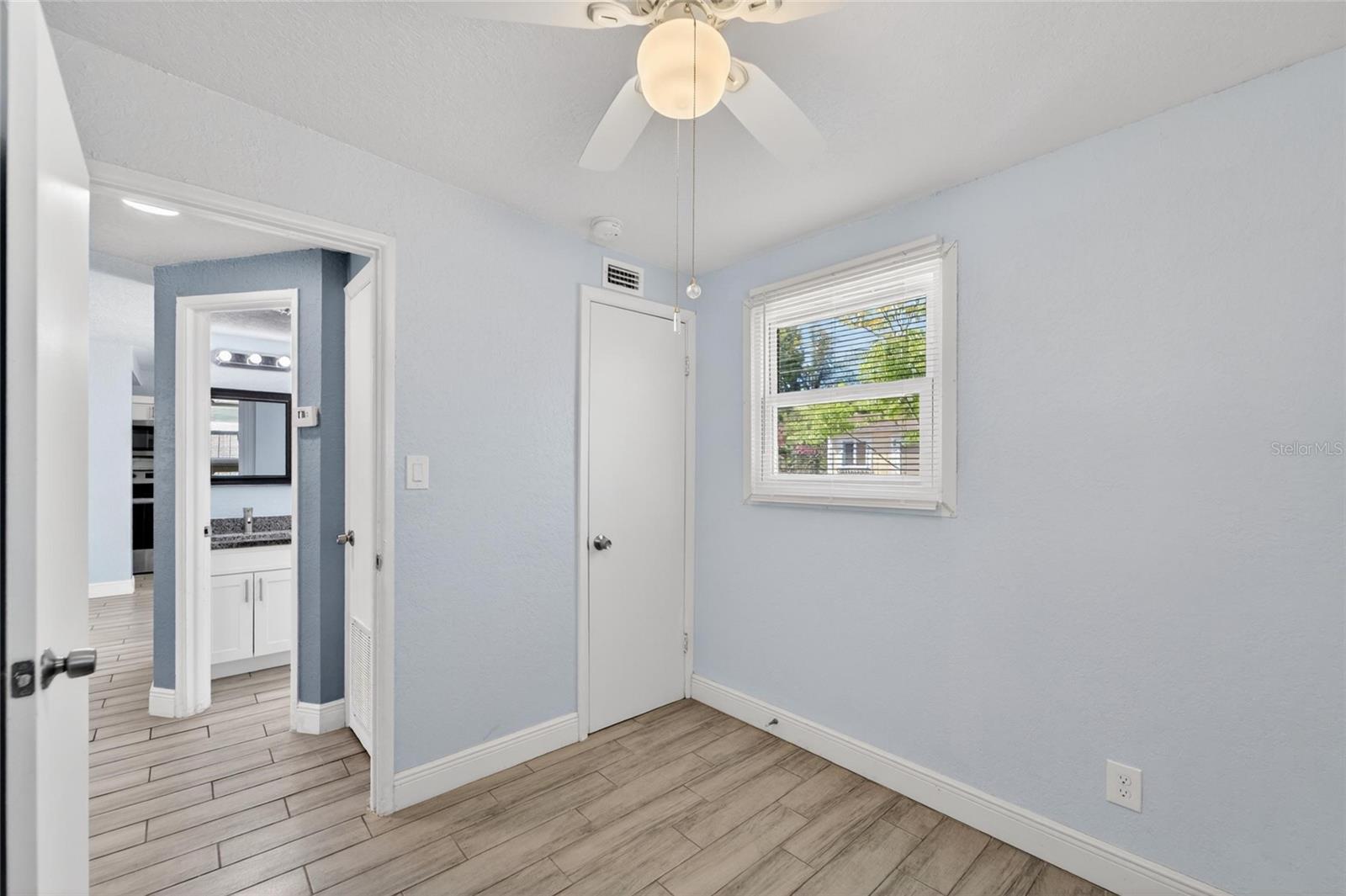 Image 23 of 42 For 10353 110th Avenue