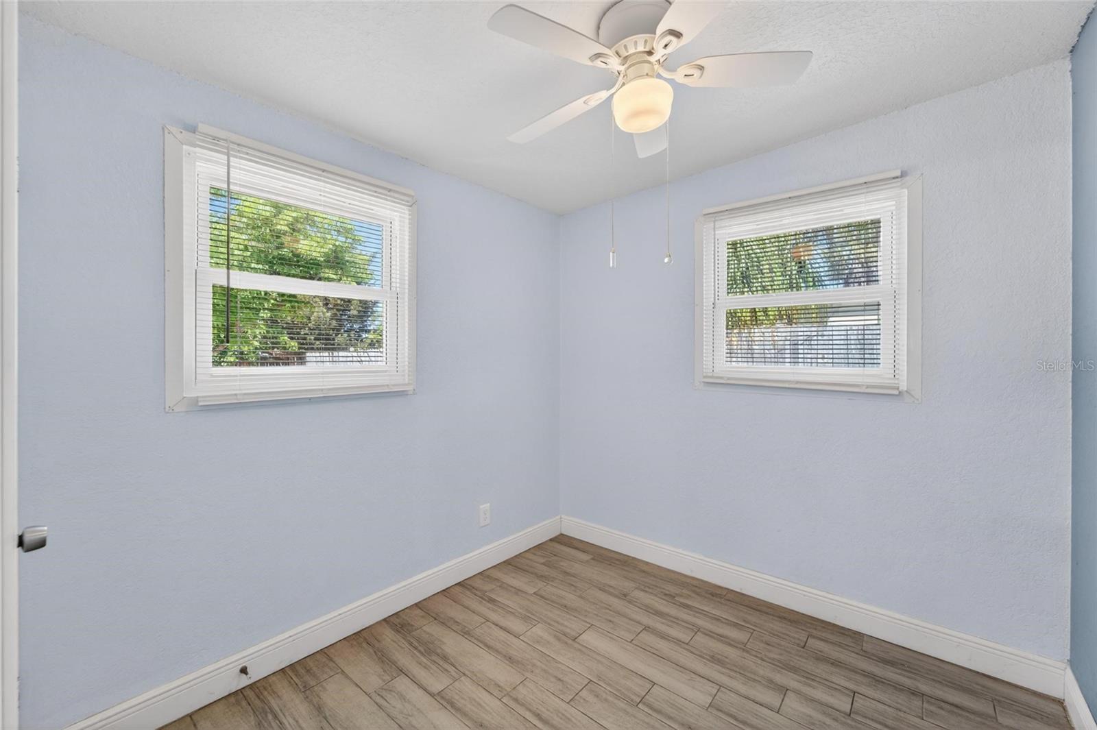 Image 24 of 42 For 10353 110th Avenue