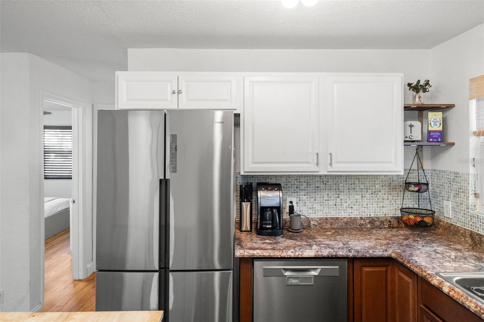 Image 12 of 45 For 548 Bay Street