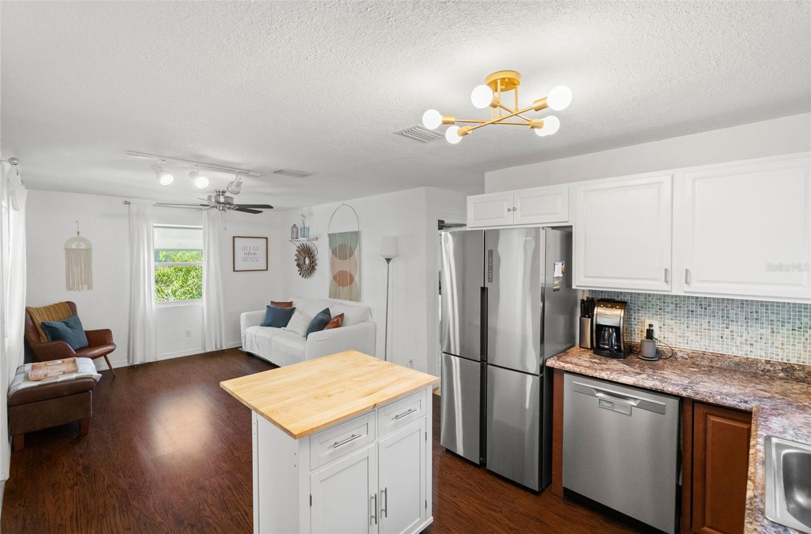 Image 13 of 45 For 548 Bay Street