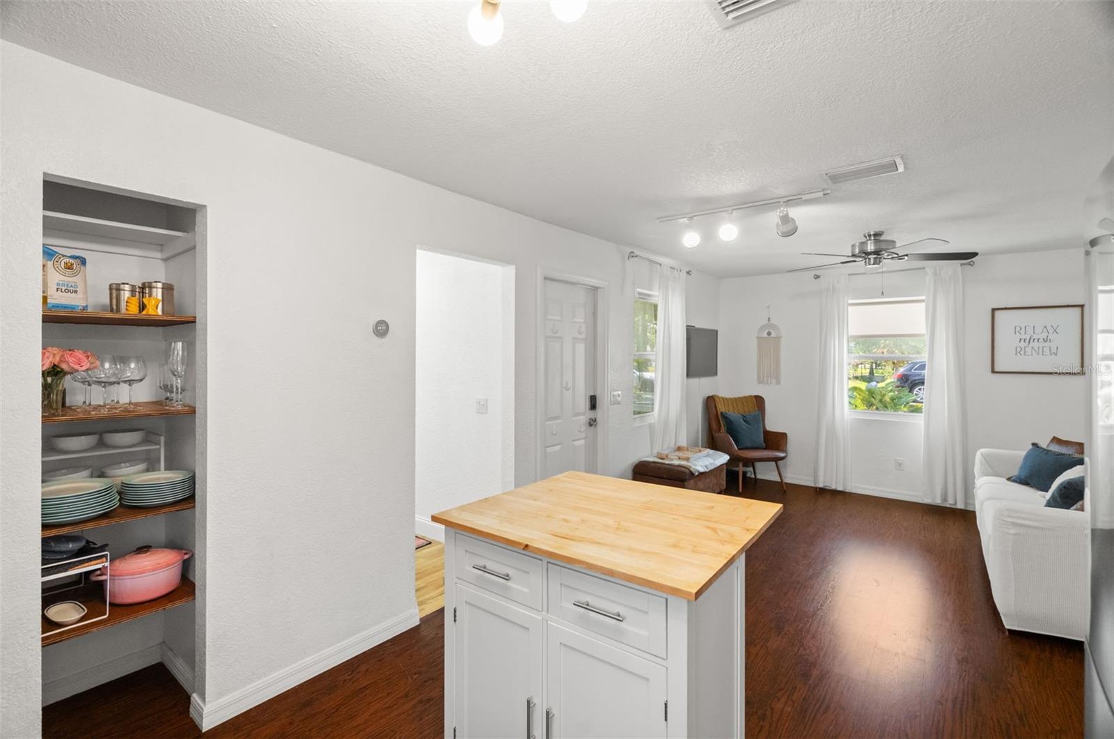 Image 14 of 45 For 548 Bay Street