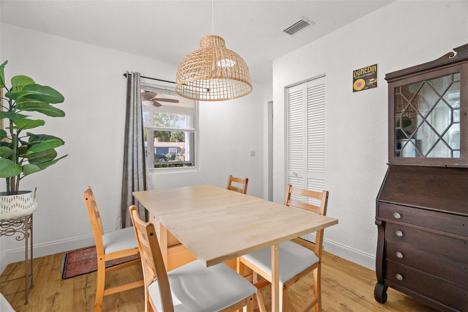 Image 16 of 45 For 548 Bay Street