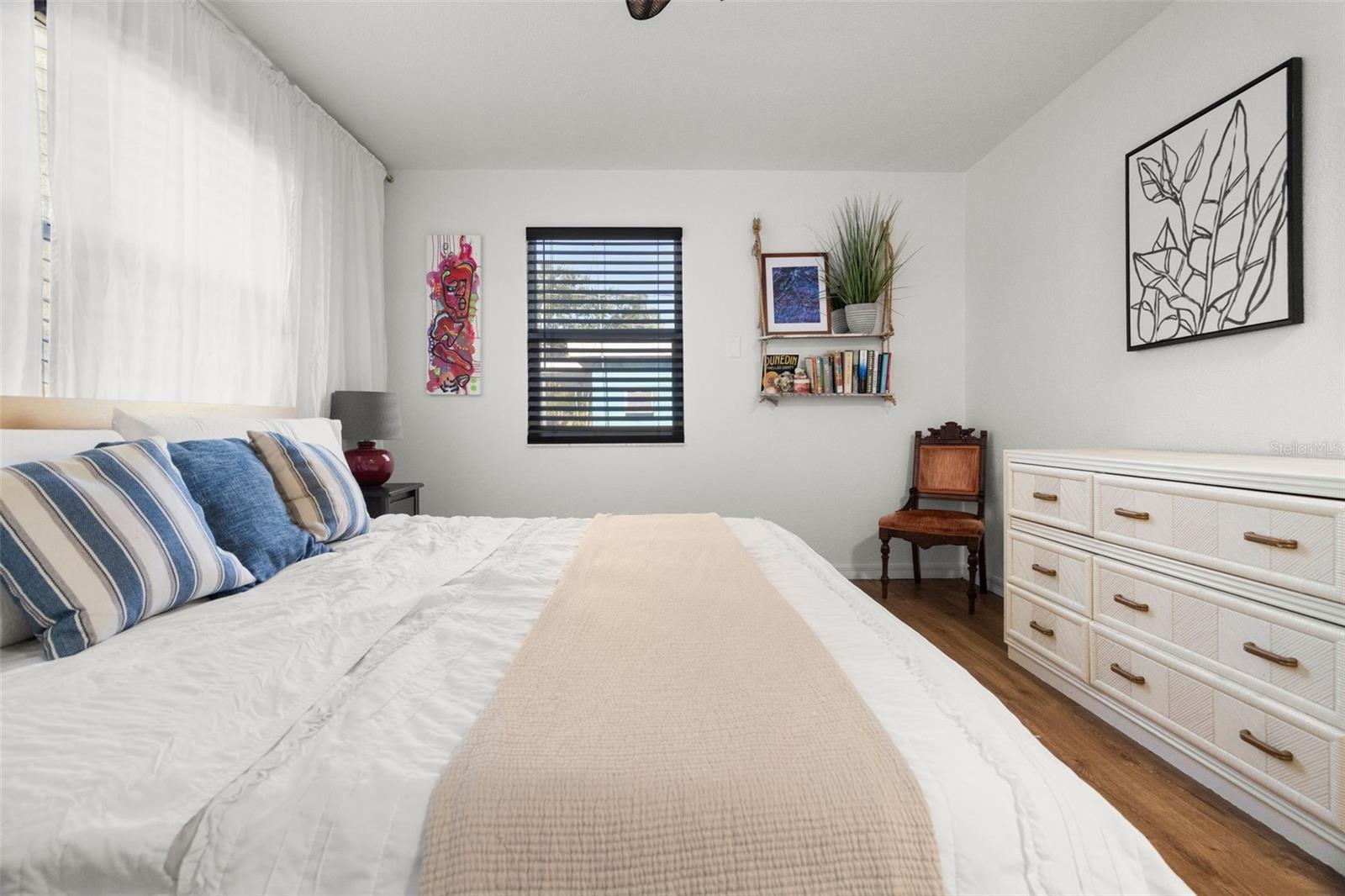 Image 17 of 45 For 548 Bay Street