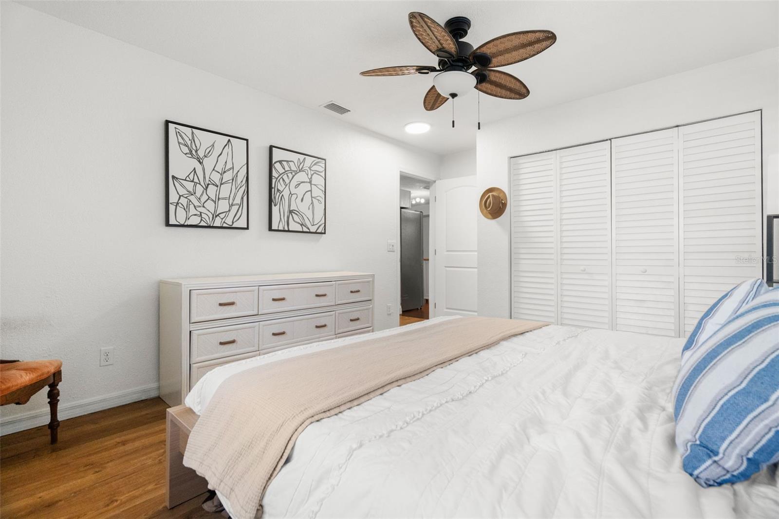 Image 18 of 45 For 548 Bay Street