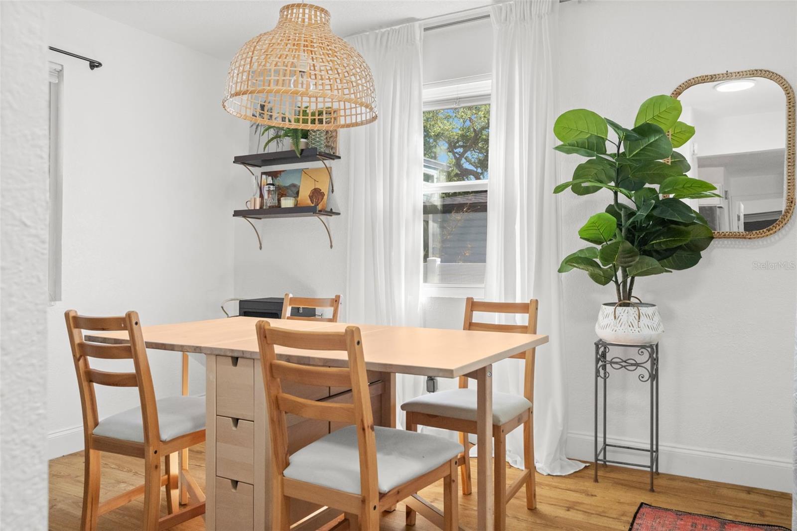 Image 3 of 45 For 548 Bay Street