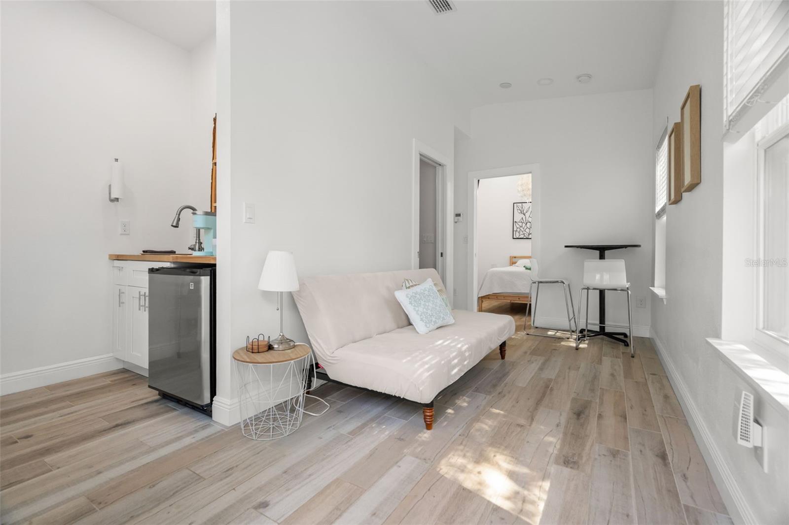 Image 31 of 45 For 548 Bay Street