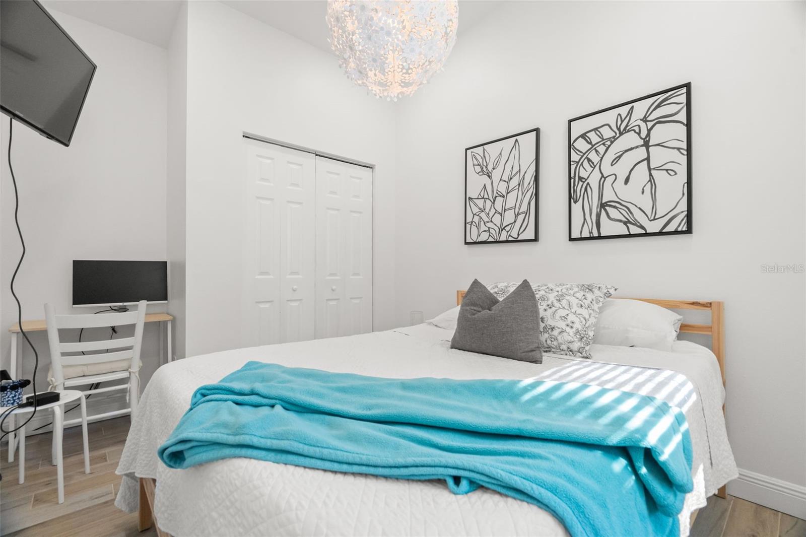 Image 39 of 45 For 548 Bay Street