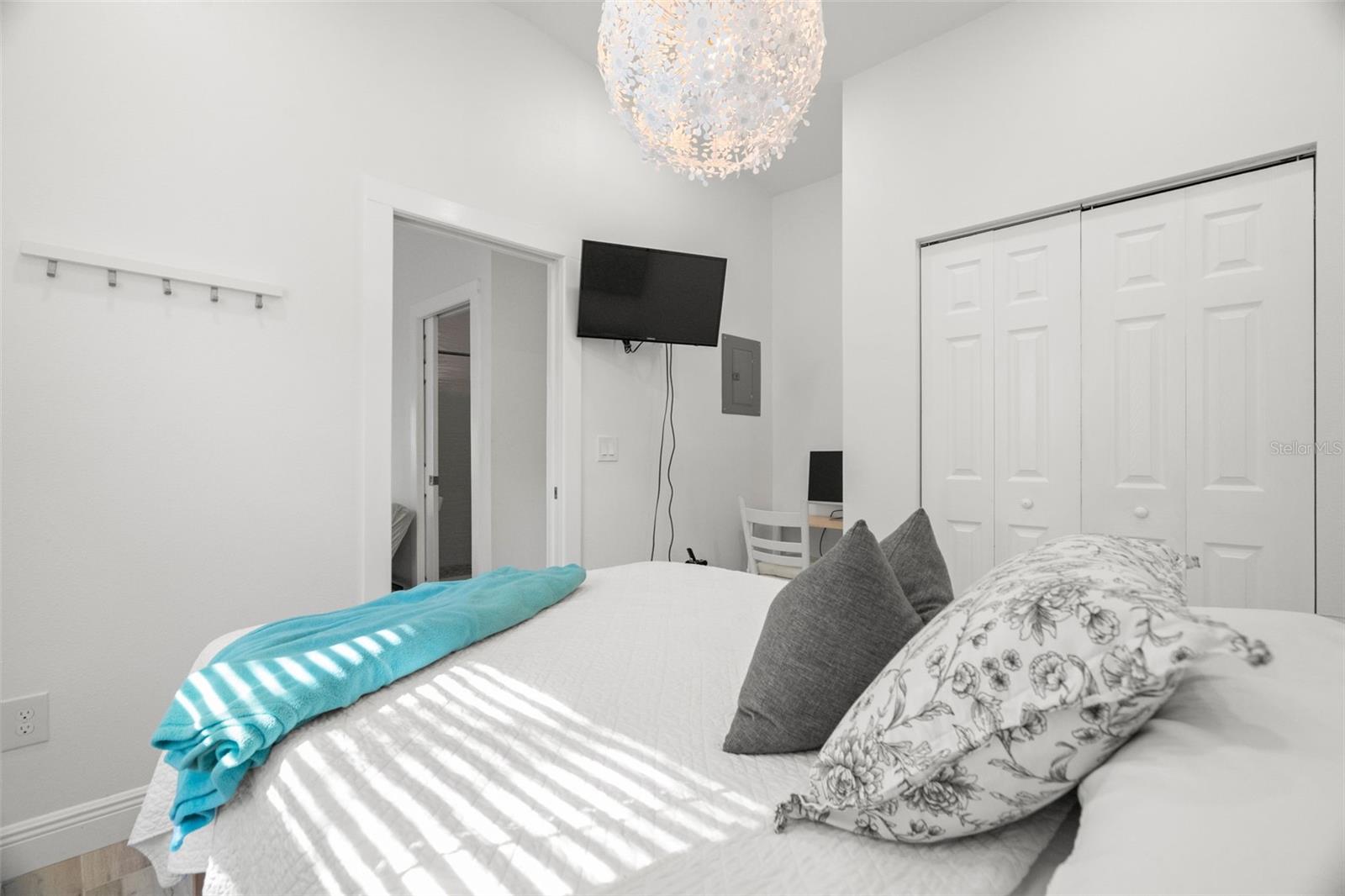 Image 40 of 45 For 548 Bay Street