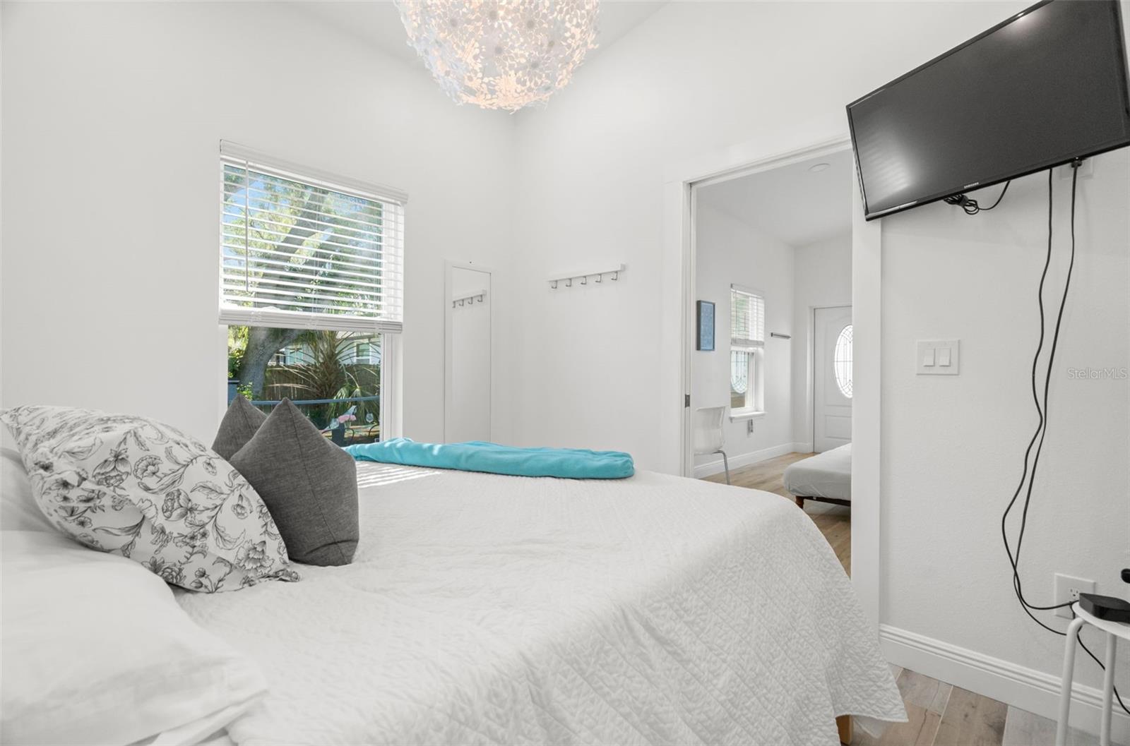 Image 41 of 45 For 548 Bay Street