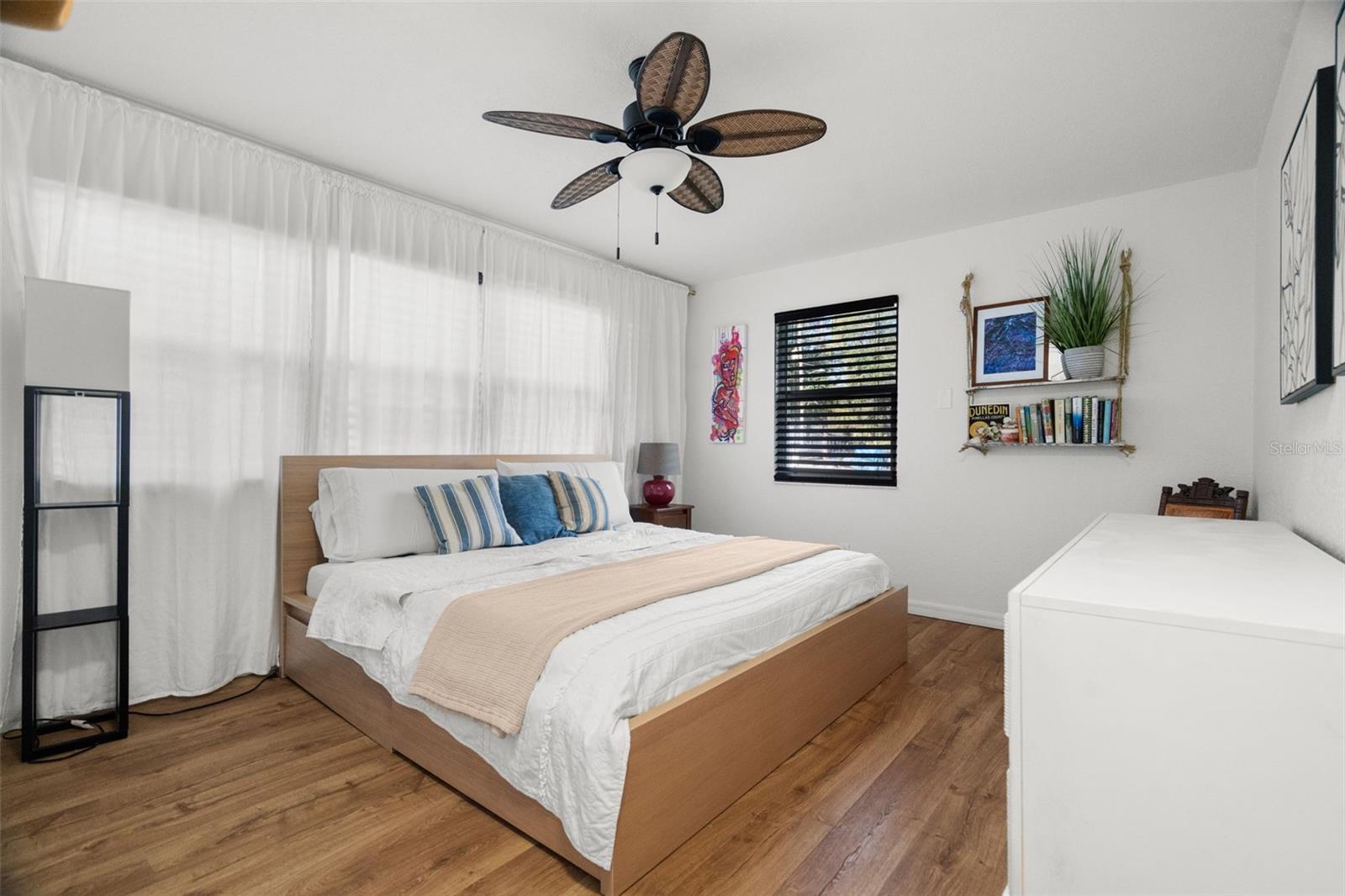 Image 5 of 45 For 548 Bay Street