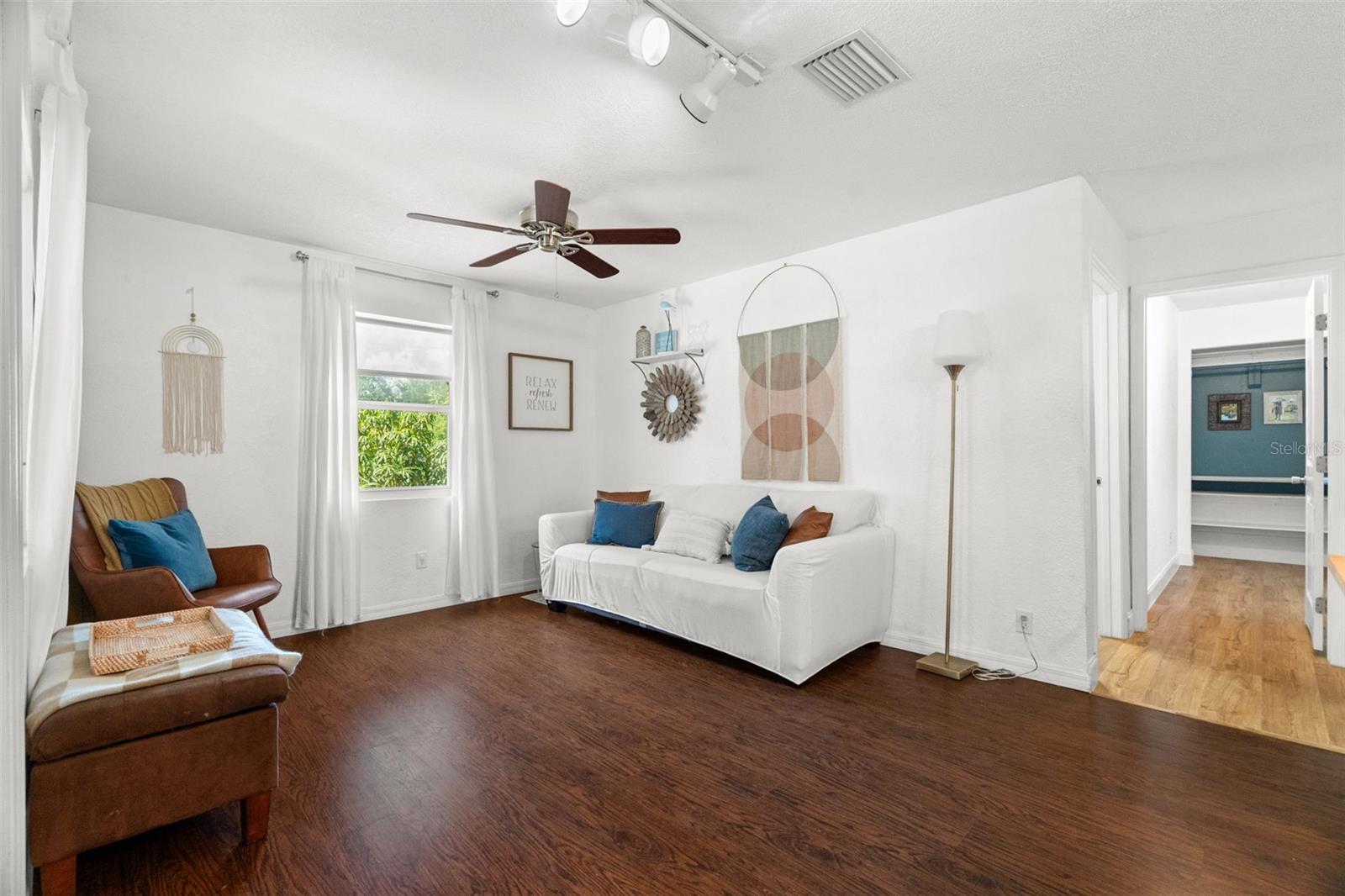 Image 8 of 45 For 548 Bay Street