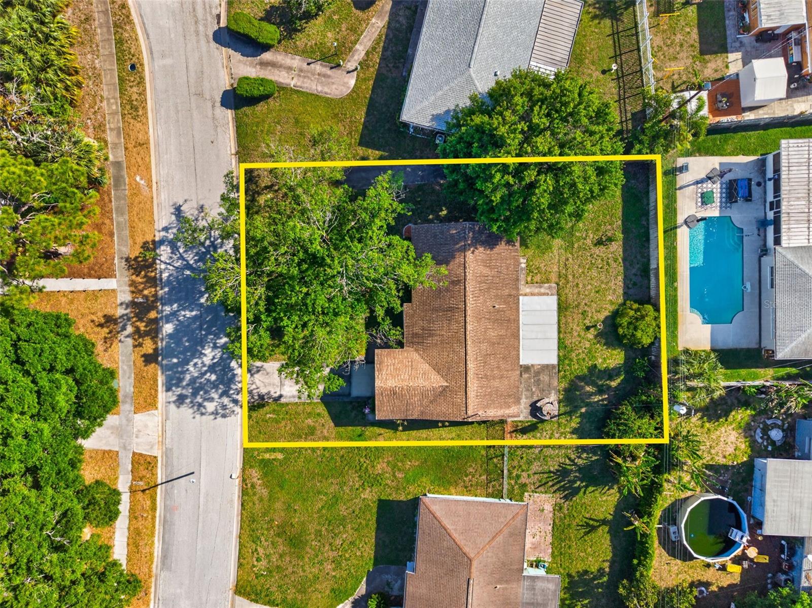 Listing photo id 14 for 233 Madison Circle N